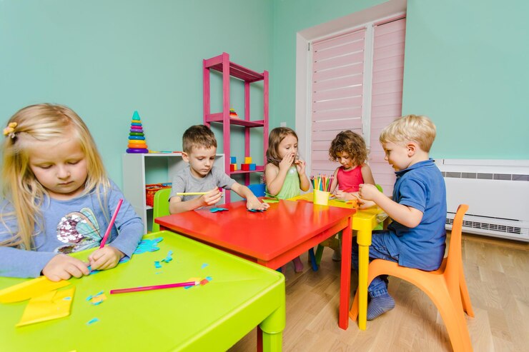 group-people-sitting-table_1048944-22000373